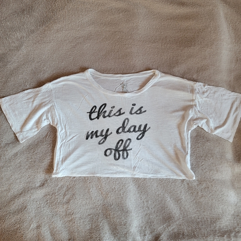 Aeropostale || white and black graphic cropped tee